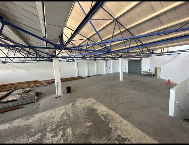 600M² WAREHOUSE TO LET IN PAARDEN EILAND